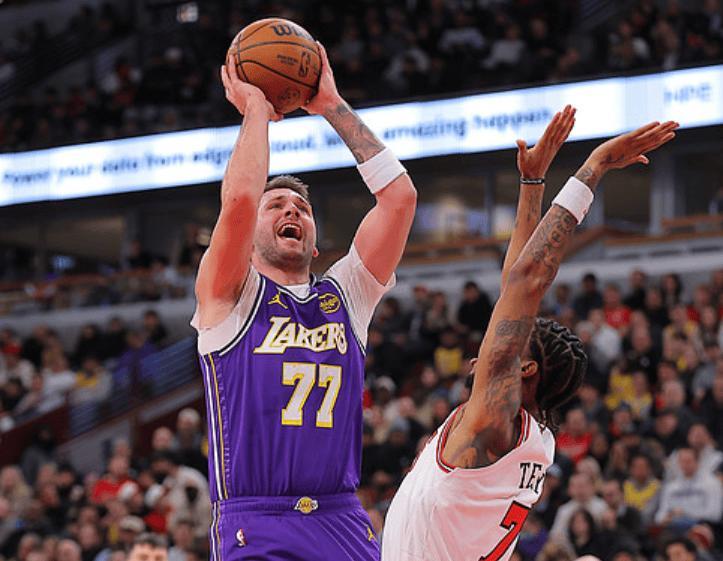 500万网彩票官网-狂轰46+11+7！东契奇天神下凡，詹姆斯破历史第一纪录，湖人2连胜